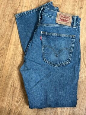 Levi's Straight Leg Men's Jeans in Medium Blue